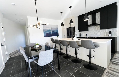 Saint Donat Condo | Condo le Yéti | Lake view | Village St-Donat | dogfriendly