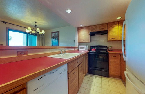 Mountain House Condo | Condo on Shuttle Route - Shared Hot Tubs, Views, Walk to the Slopes