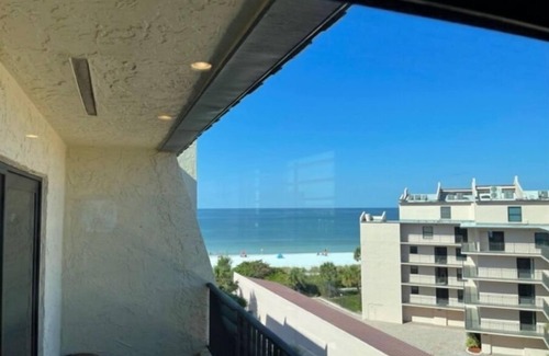 Siesta Key Condo | Condo on the beach! Footsteps to water. Spacious unit with a view.n