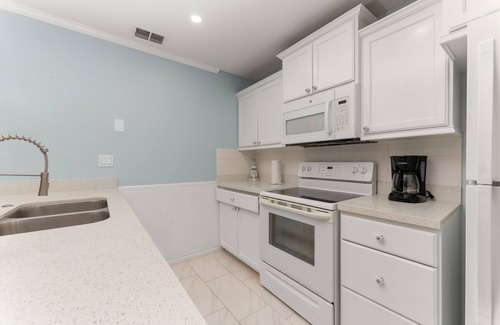 Port Isabel Condo | Condo on the Water/pool, fishing, boatslip, pets.