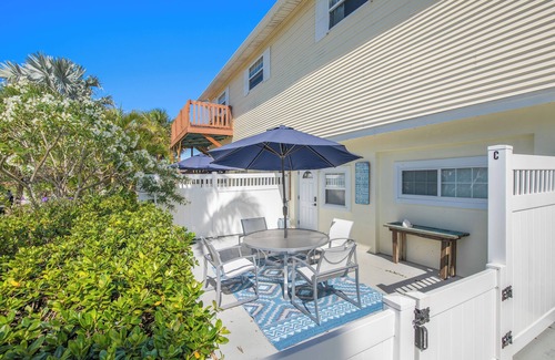 Melbourne Beach Condo | Condo unit - Across the street from beach