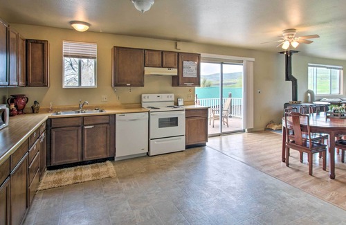 St. Charles Condo | Condo w/Balcony, Fire Pit - 6 Mi to Bear Lake