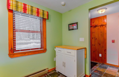 North Conway Condo | Condo w/gorgeous Cranmore view, shared pool/tennis, AC & WiFi - near town