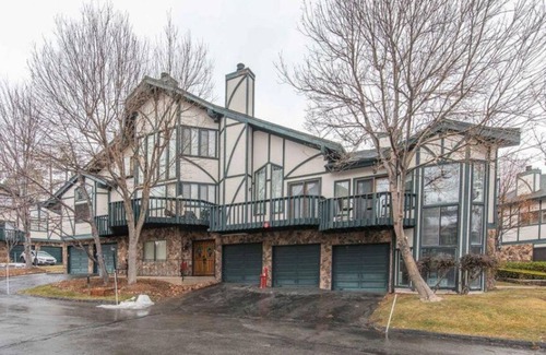 Patton Condo | Condo w/ Heated Pool & Jacuzzi. 1 Mile From The Village!