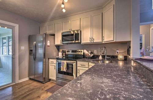 Hendersonville Condo | Condo w/Sunroom, Near Downtown Hendersonville!