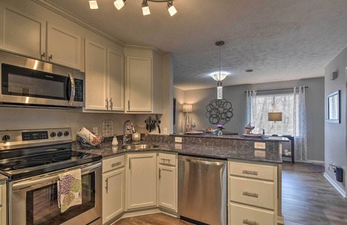 Hendersonville Condo | Condo w/Sunroom, Near Downtown Hendersonville!