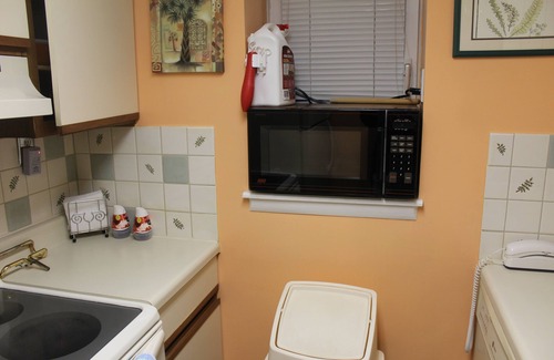 Bensalem Condo | Condo with 1 bedroom, livingroom and bathroom