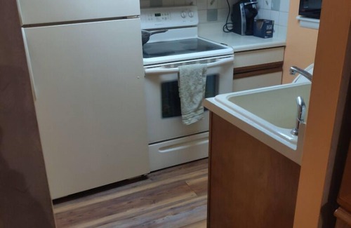 Bensalem Condo | Condo with 1 bedroom, livingroom and bathroom