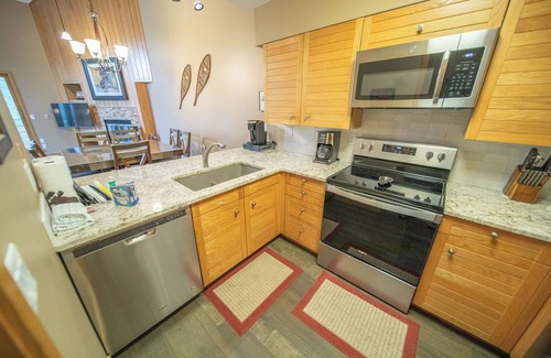 Mountain House Condo | Condo with a view and quick walk to the slopes
