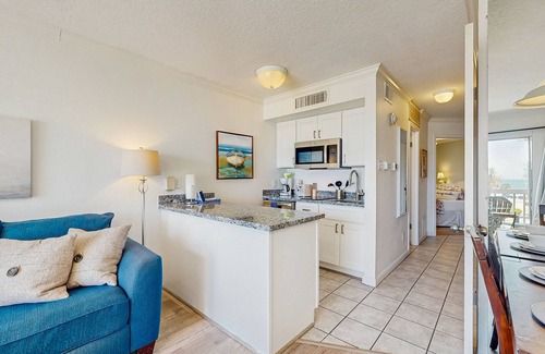 Galveston House | Condo with Ocean Views, Pools, Gym & Hot Tubs, Steps to the Beach