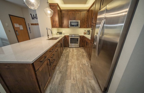 Mountain House Condo | Condo with private hot tub & quick walk to slopes