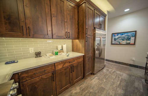Mountain House Condo | Condo with private hot tub & quick walk to slopes