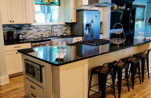 Dunedin House | Condor Nest-private home-walk to downtown & the water! nNew heated POOL!