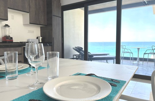 Indigo Bay Apartment | Condostmaarten appartment right on the sea (Adults Only)