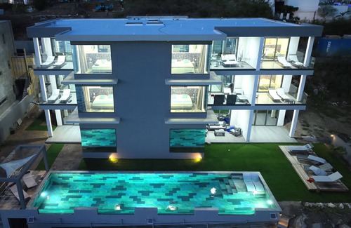 Indigo Bay Apartment | Condostmaarten appartment right on the sea (Adults Only)