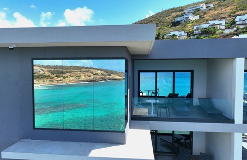 Indigo Bay Apartment | Condostmaarten appartment right on the sea (Adults Only)