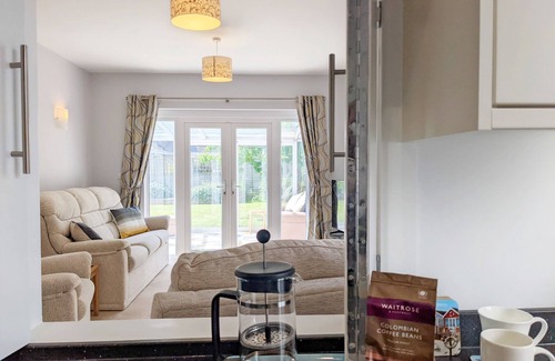 East Wittering Cottage | Coney Six - East Wittering - a family house that sleeps 4 guests in 2 bedrooms