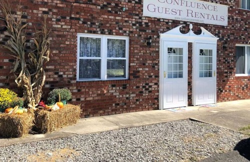 Confluence Apartment | Confluence Rent 4 · Riverfront townhouse4,Fish, Hike, Bike! Summer Get away!