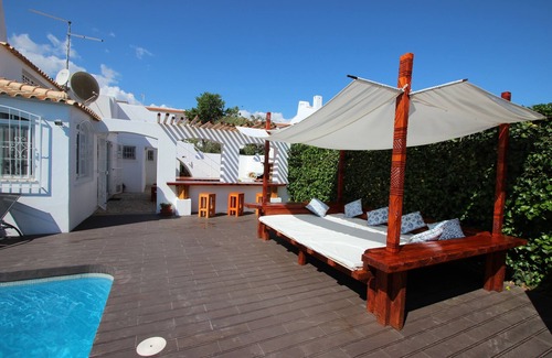 The Strip Villa | CONFORTABLE COSY 5 BEDROOM VILLA NEAR THE STRIP AND THE BEACH w PRIVATE POOL