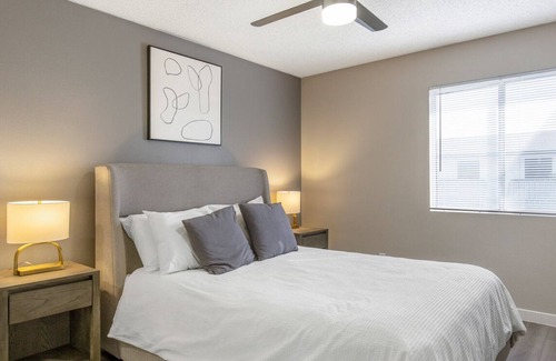 Deer Valley Apartment | CONGRATS! You’ve found a large1BR apt w/high-end appliances in a prime location!