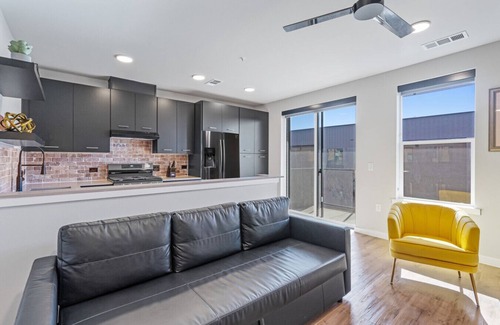 East Congress Apartment | Congress King Suite I Pool, BBQ, Dog Park & Gym!
