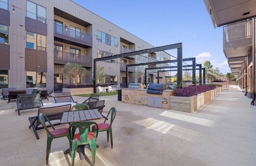 East Congress Apartment | Congress King Suite I Pool, BBQ, Dog Park & Gym!