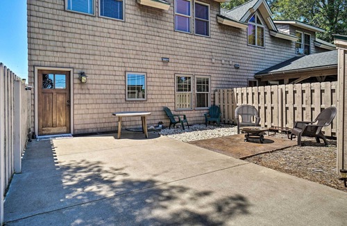 Conneaut Lakeshore House | Conneaut Lake Home with Yard, 1/2 Mi to Beach/Park