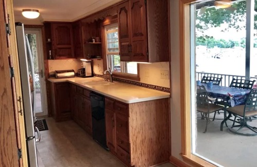 Conneaut Lake House | Conneaut Lake, PA 5 Bedroom Lakefront Home with 100' of Frontage and Dock