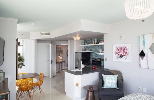 Southwest Coconut Grove Apartment | Connecting Rooms-Coconut Grove 10th Floor- Parking Included