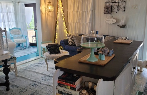 Panacea Cottage | Connie's Cottage- "The Hemingway" - Vintage Chic