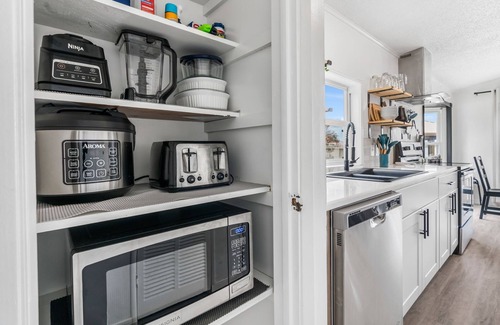 Willis House | Conroe Lakefront Retreat w/boat dock, kayaks, games, wave runner & boat lift