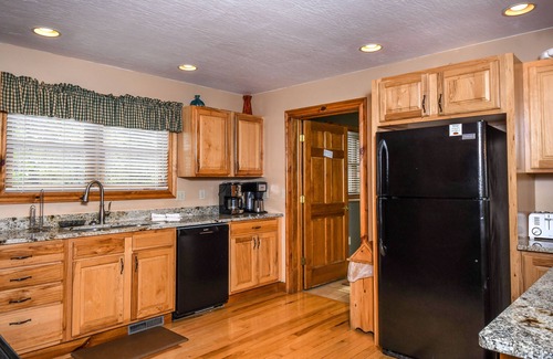 North Glade Hills House | Constantly Cozy | Lakefront + Community Amenities
