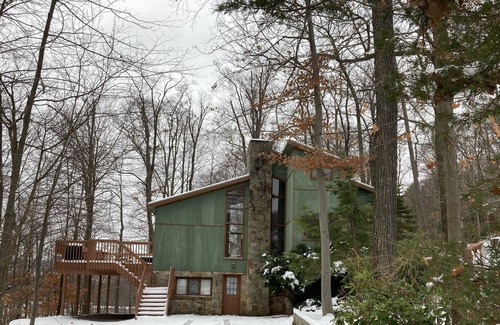 Hidden Valley House | Contact Free Check In/Out! Relax by the Fireplace, Family Friendly!