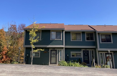 Hidden Valley House | Contact Free Mtn Escape, Minutes to Golf/Hiking, Family Friendly, Wifi!