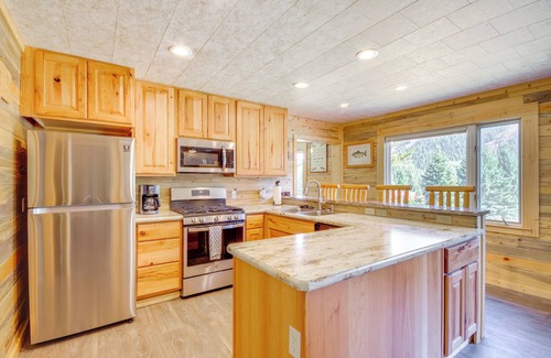 McLeod Cabin | Contact Mountain Hideaway w/Views & Porches!