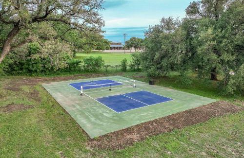 Waco House | Container Home with Rooftop Views and Pickleball