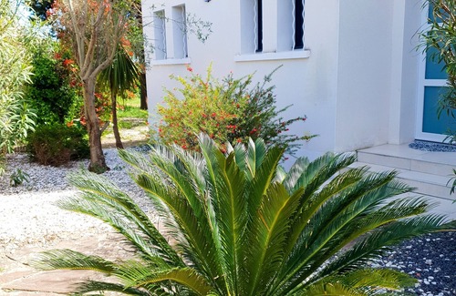 Saint-Felix-de-Lodez House | Contemporary house in a green setting, between land and sea.