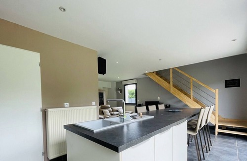 Saint-Cyr-sur-Loire House | Contemporary house with garden in Saint-Cyr-sur-Loire