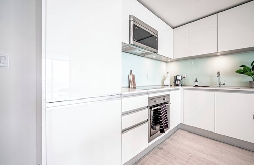 Victoria Park House | Contemporary 1 bd with stunning views *Stampede*