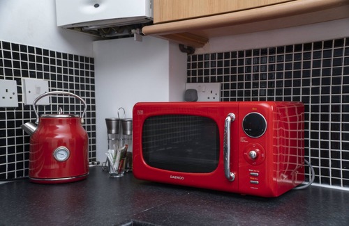 Southville Apartment | Contemporary 2 bed flat in Bristol, Free Parking