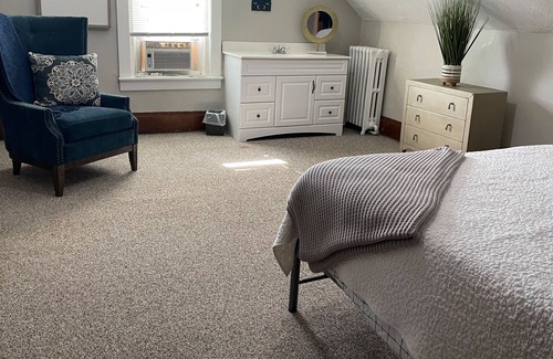 Bedford Apartment | Contemporary 2 bedroom loft in Downtown Bedford