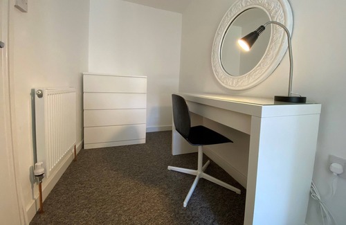 Lowestoft Apartment | Contemporary 2 Floor Flat with sea views!