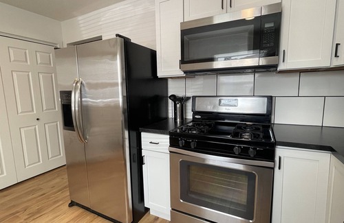 Normal House | Contemporary 2bd 1.5ba Townhouse