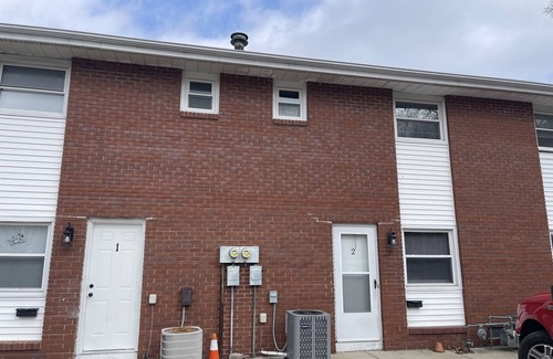 Normal House | Contemporary 2bd 1.5ba Townhouse
