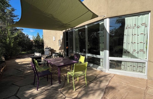 South Capitol House | Contemporary Adobe centrally located in walking distance to everything