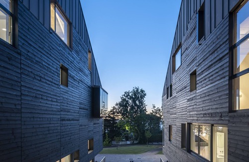 Perillo Ski Chalet | Contemporary architecture near the beach.
