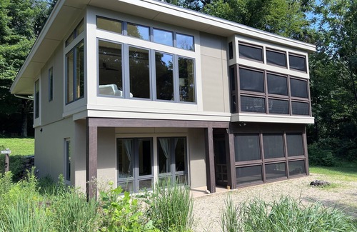 Syria Cabin | ❤️ Contemporary Cabin by Shenandoah National Park & Old Rag on 30 private acres!