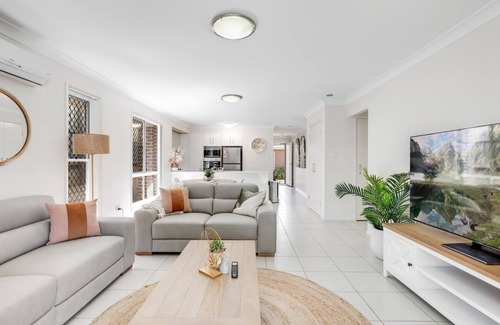 South Toowoomba Apartment | Contemporary Chic on CBD Fringe!