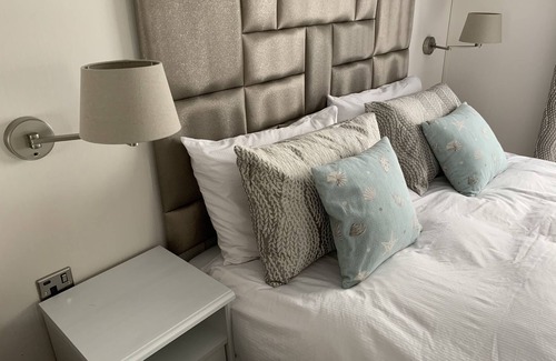 New Forest District Cabin | contemporary clift top lodge close to the beach