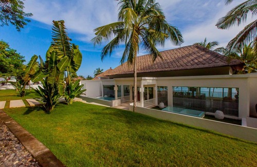 Manggis Villa | Contemporary-Colonial Style 3BR Villa W/Ocean View, Candidasa! Stunning View!